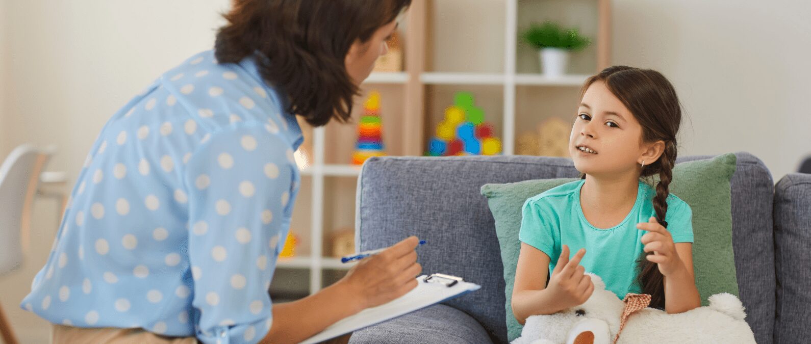 dépistage du TDAH chez l'enfant avec un professionnel de la santé, médecin ou psychologue