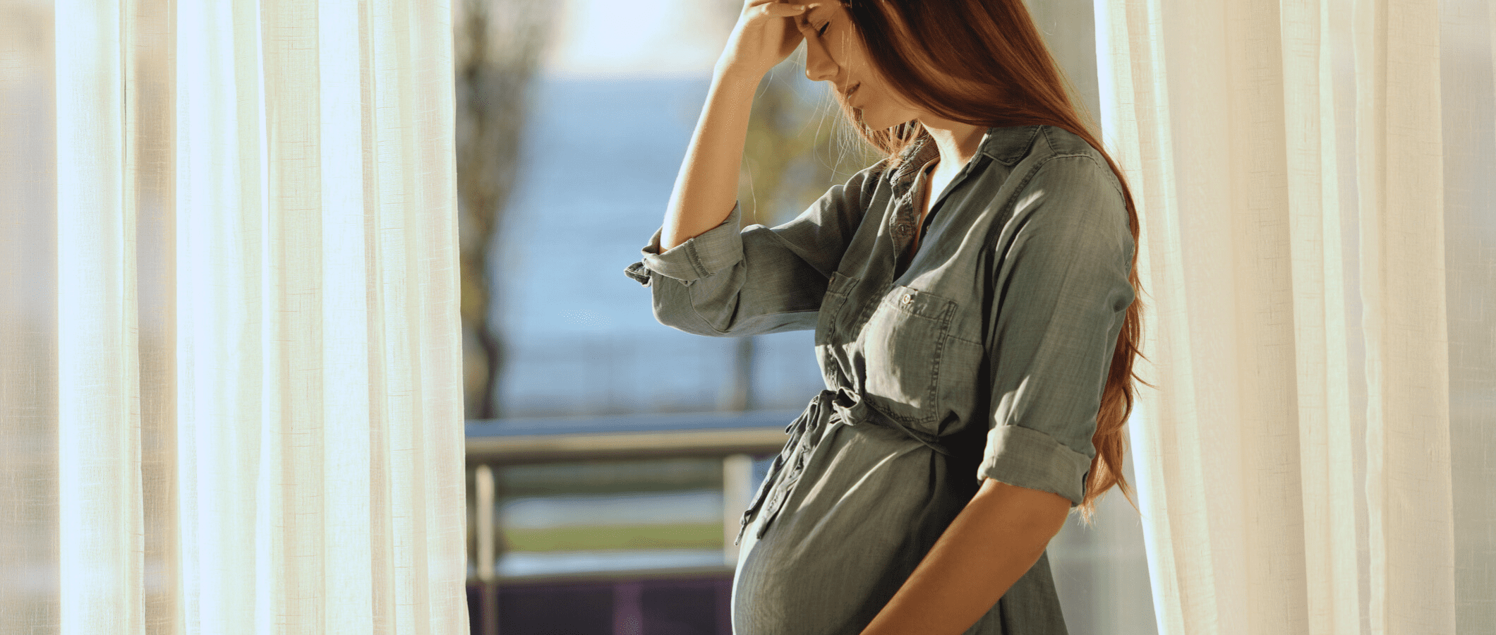 femme enceinte avec de l'anxiété périnatale pendant la grossesse et après l'accouchement